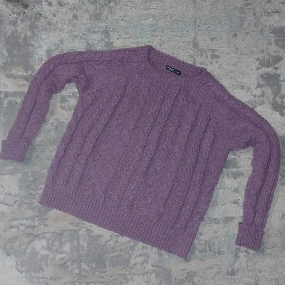 Soft Cable Knit Sweater - Picture 4 of 12